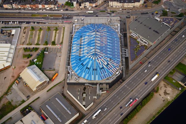 Prachtig uitzicht vanuit een luchtballon over Antwerpen en het sportpaleis.